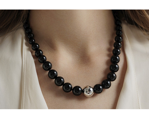 Semi-precious necklace: onyx — rhodium plated silver 925